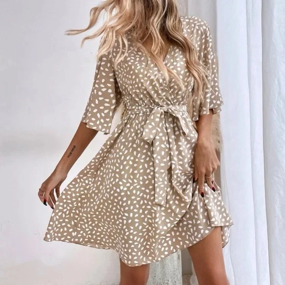 Boho ditsy floral butterfly sleeve belted mini dress - Picture 5 of 6